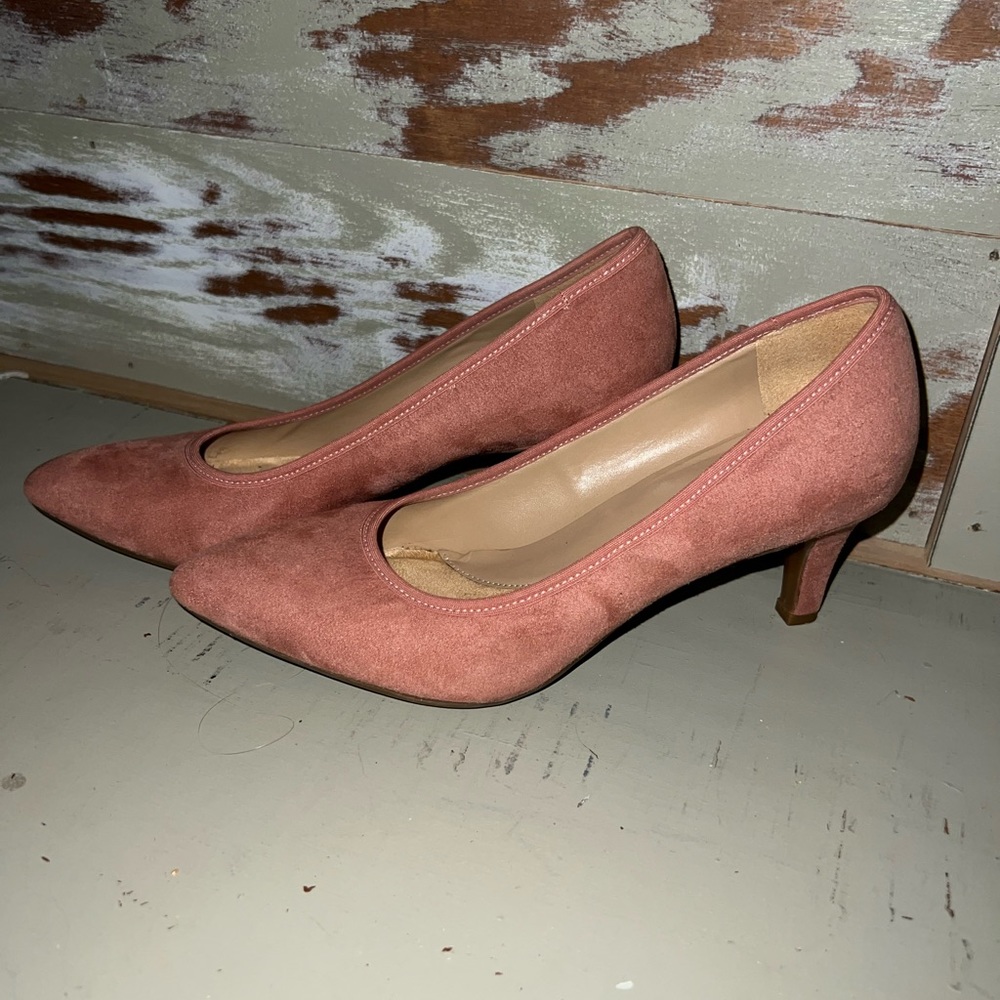Suede PINK shoes, size US7